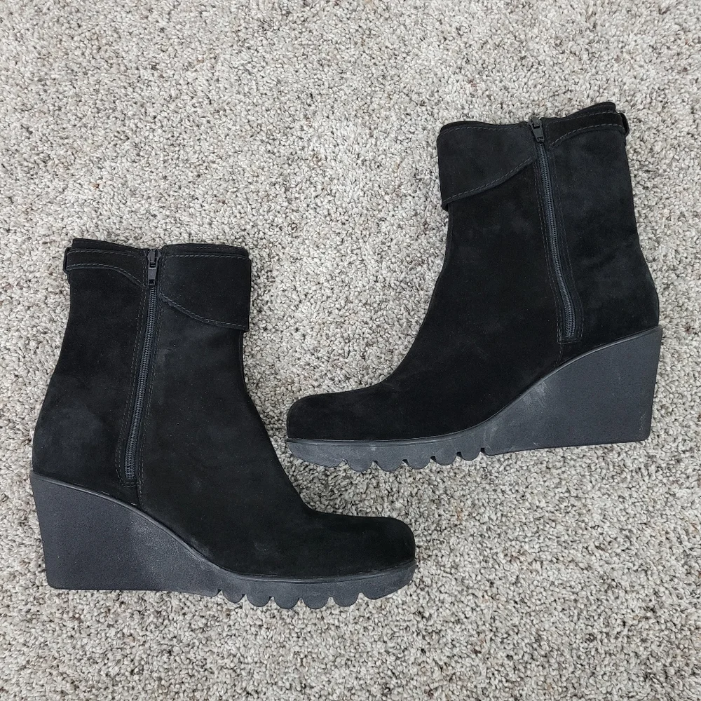 La Canadienne Wedge Suede Bootie - Picture 4 of 8